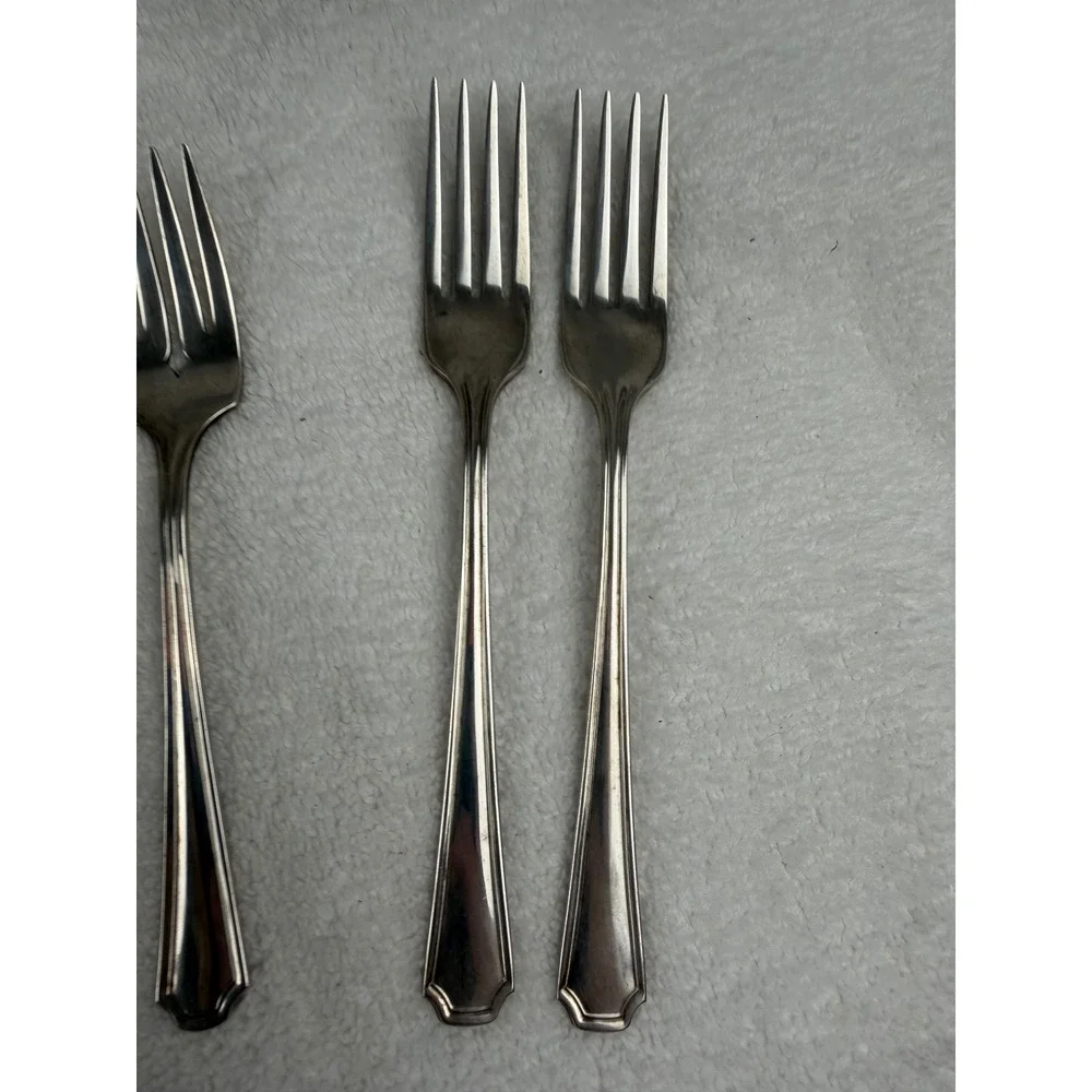 Lot of 11 Oneida Silversmiths Silverplate Balmoral Teaspoons Dinner Salad Forks